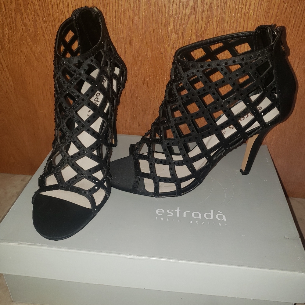 Estrada Latin Atelier Black Heels
